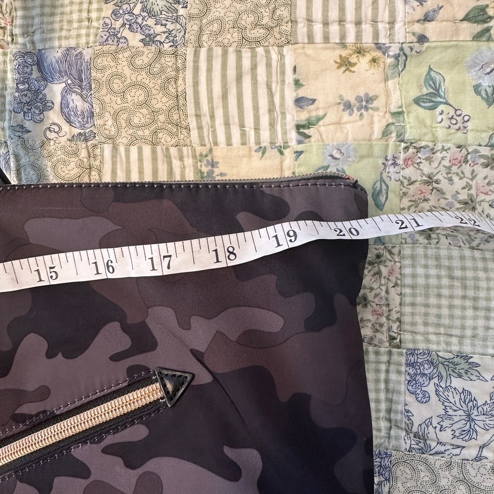 Stella & Dot Lady Boss Tote Bag- Black Camo with Rose Gold Accents - Picture 12 of 14